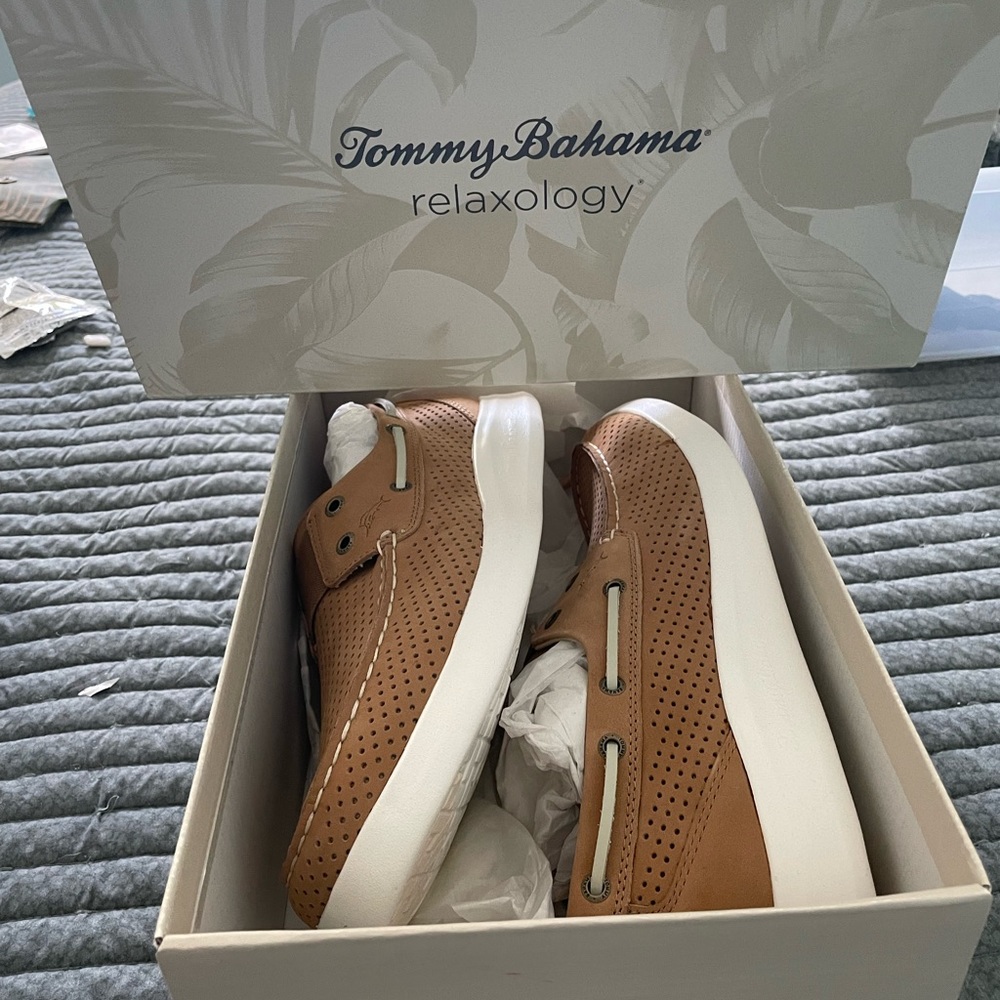 Tommy Bahama brand new never worn reflexology